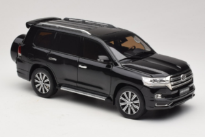 Toyota Land Cruiser LC200 Črn Kengfai 1:18 KF024-13 Kovina – slika 6 od 8