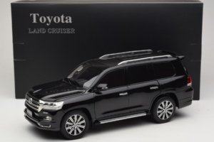 Toyota Land Cruiser LC200 Črn Kengfai 1:18 KF024-13 Kovina – slika 8 od 8