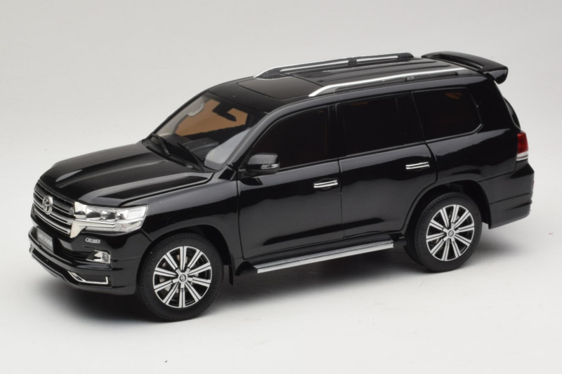 Toyota Land Cruiser LC200 Črn Kengfai 1:18 KF024-13 Kovina