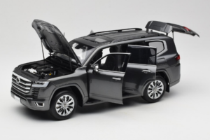 Toyota Land Cruiser LC300 ZX Siv LCD 1:18 LCD18013-ZX-GR Kovina – slika 2 od 8