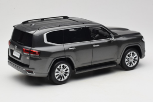 Toyota Land Cruiser LC300 ZX Siv LCD 1:18 LCD18013-ZX-GR Kovina – slika 3 od 8