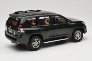 Toyota Land Cruiser Prado J150 Zelena Paudi Model 1:18 623132-GR Kovina – slika 3 od 8