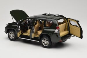 Toyota Land Cruiser Prado J150 Zelena Paudi Model 1:18 623132-GR Kovina – slika 5 od 8