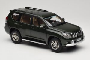 Toyota Land Cruiser Prado J150 Zelena Paudi Model 1:18 623132-GR Kovina – slika 6 od 8