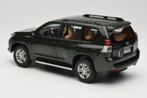 Toyota Land Cruiser Prado J150 Zelena Paudi Model 1:18 623132-GR Kovina – slika 7 od 8