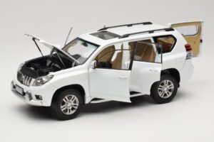 Toyota Land Cruiser Prado J150 Bel Paudi Model 1:18 623132-WH Kovina – slika 2 od 8