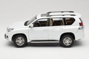 Toyota Land Cruiser Prado J150 Bel Paudi Model 1:18 623132-WH Kovina – slika 4 od 8