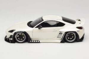 Toyota Pandem GR86 ZN8 Crystal White GT Spirit 1:18 GT498 Smola – slika 3 od 6
