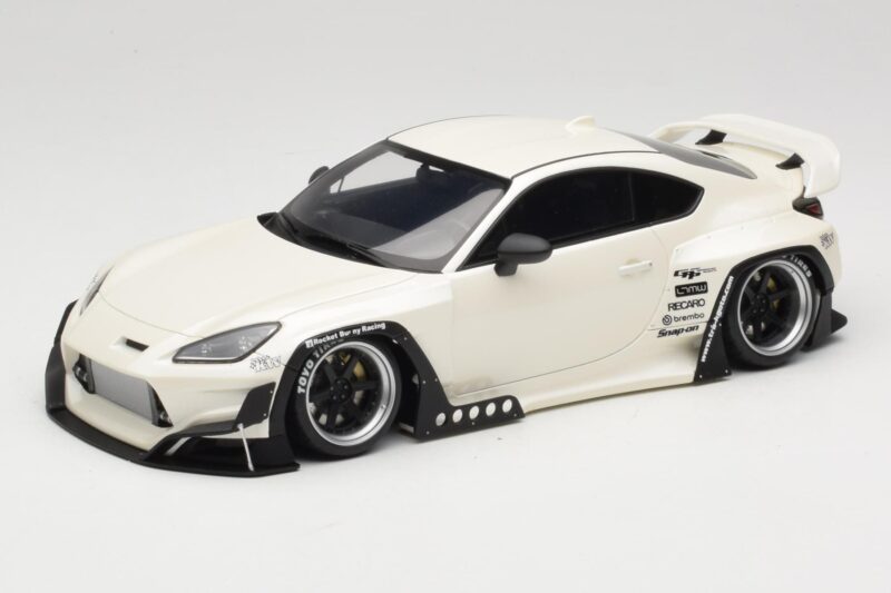 Toyota Pandem GR86 ZN8 Crystal White GT Spirit 1:18 GT498 Smola