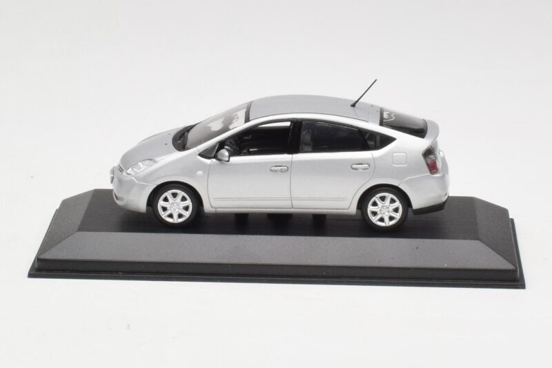 Toyota Prius Srebrn Minichamps 1:43 TOYOTA005 Kovina
