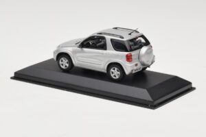 Toyota RAV4 XA20 Srebrna Svetla Notranjost Minichamps 1:43 31434205 Kovina – slika 3 od 4