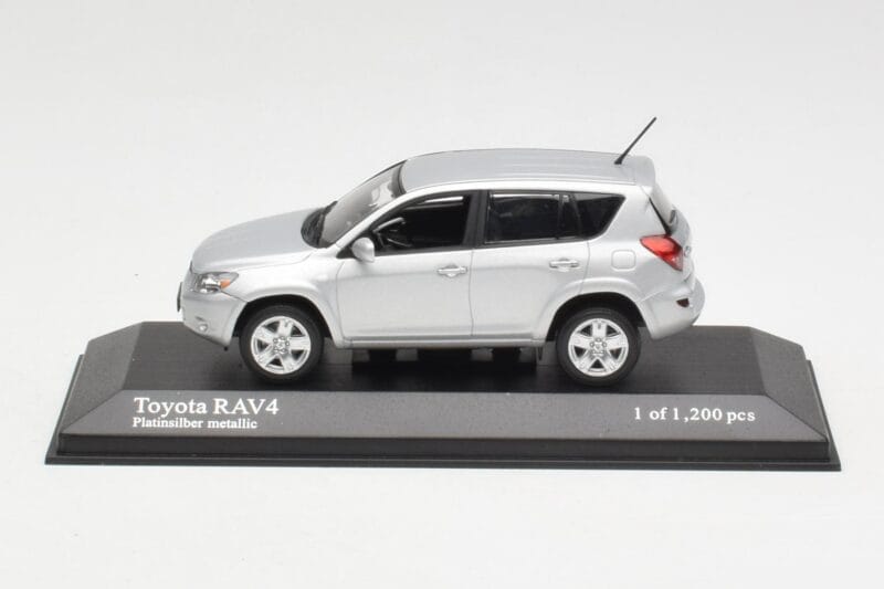 Toyota RAV4 XA30 Srebrna Minichamps 1:43 400166570 Kovina