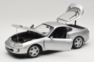 Toyota Supra A80 Srebrn Kyosho 1:18 08847 Kovina – slika 2 od 8