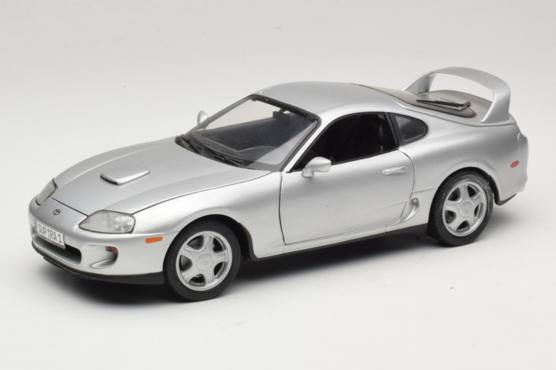 Toyota Supra A80 Srebrn Kyosho 1:18 08847 Kovina