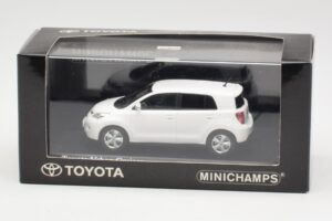Toyota Urban Cruiser Bela Minichamps 1:43 400166960 Kovina – slika 2 od 3