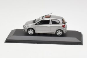 Toyota Yaris XP10 TS Siv Minichamps 1:43 TOYOTA007 Kovina