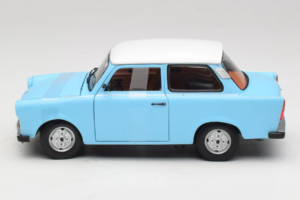 Trabant 601 Deluxe Moder Bel Sun Star 1:18 4286 Kovina – slika 3 od 6