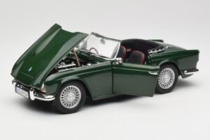 Triumph TR4 British Racing Green Revell 1:18 08827-T1 Kovina – slika 2 od 8