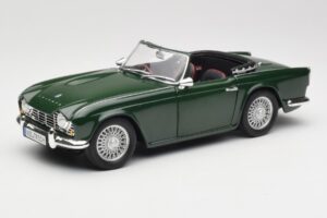 Triumph TR4 British Racing Green Revell 1:18 08827-T1 Kovina