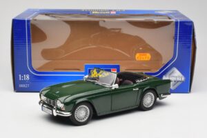 Triumph TR4 British Racing Green Revell 1:18 08827-T1 Kovina – slika 8 od 8