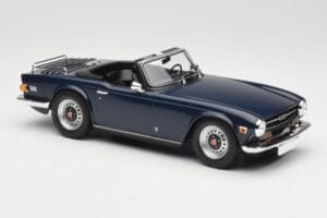 Triumph TR6 PI Temno Moder Minichamps 1:18 155132032 Kovina – slika 4 od 6