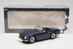 Triumph TR6 PI Temno Moder Minichamps 1:18 155132032 Kovina – slika 6 od 6