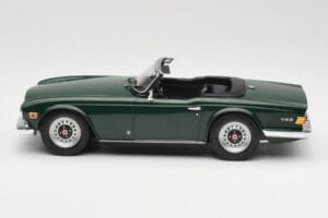 Triumph TR6 PI Temno Zelen Minichamps 1:18 155132030 Kovina – slika 3 od 6