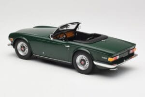 Triumph TR6 PI Temno Zelen Minichamps 1:18 155132030 Kovina – slika 5 od 6