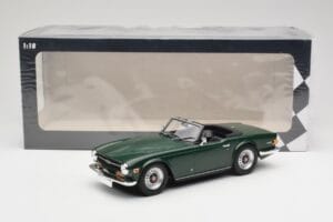 Triumph TR6 PI Temno Zelen Minichamps 1:18 155132030 Kovina – slika 6 od 6
