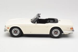 Triumph TR6 PI Bel Minichamps 1:18 155132035 Kovina – slika 3 od 6