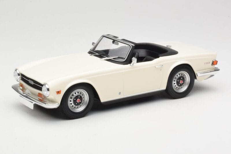 Triumph TR6 PI Bel Minichamps 1:18 155132035 Kovina