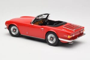 Triumph TR6 PI Rdeč Minichamps 1:18 155132031 Kovina – slika 5 od 6