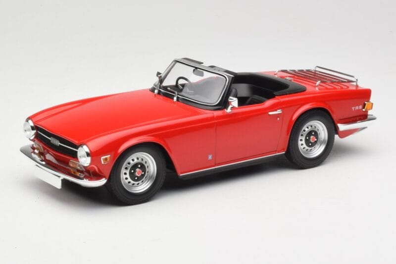 Triumph TR6 PI Rdeč Minichamps 1:18 155132031 Kovina