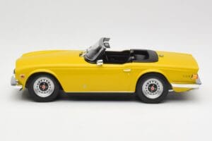 Triumph TR6 RHD Rumen Minichamps 1:18 155132034 Kovina – slika 3 od 6