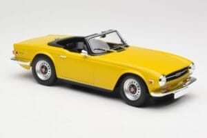 Triumph TR6 RHD Rumen Minichamps 1:18 155132034 Kovina – slika 4 od 6