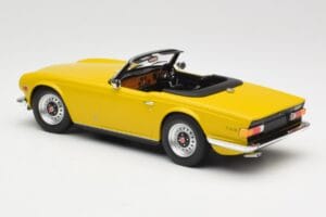 Triumph TR6 RHD Rumen Minichamps 1:18 155132034 Kovina – slika 5 od 6