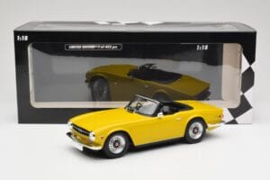 Triumph TR6 RHD Rumen Minichamps 1:18 155132034 Kovina – slika 6 od 6