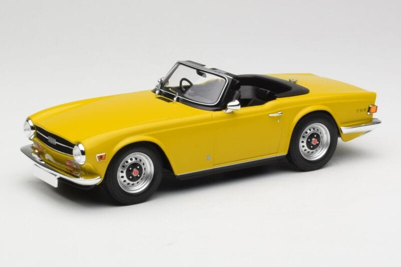 Triumph TR6 RHD Rumen Minichamps 1:18 155132034 Kovina