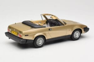 Triumph TR7 DHC Zlat BoS Models 1:18 BOS221 Smola – slika 2 od 6