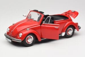 Volkswagen 1302 LS Kabriolet Rdeča Revell 1:18 08470 Kovina – slika 2 od 8