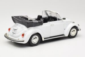Volkswagen 1302 LS Kabriolet Bela Revell 1:18 08415 Kovina – slika 3 od 8