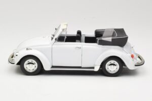 Volkswagen 1302 LS Kabriolet Bela Revell 1:18 08415 Kovina – slika 4 od 8
