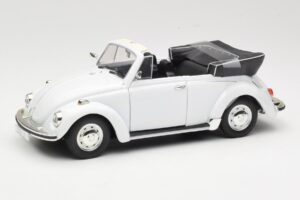 Volkswagen 1302 LS Kabriolet Bela Revell 1:18 8415 Kovina