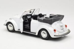 Volkswagen 1302 LS Kabriolet Bela Revell 1:18 08415 Kovina – slika 5 od 8
