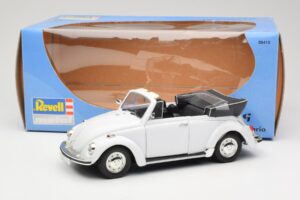 Volkswagen 1302 LS Kabriolet Bela Revell 1:18 08415 Kovina – slika 8 od 8