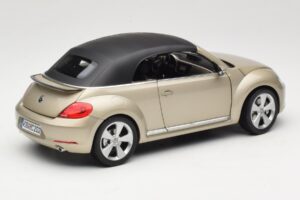 Volkswagen Beetle A5 Kabriolet Siv Kyosho 1:18 5C3099302P7W Kovina – slika 3 od 8