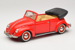 Volkswagen Beetle Kabriolet Rdeč Maisto 1:18 56010 Kovina