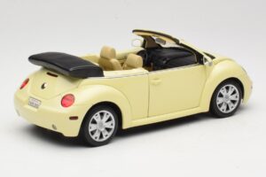 Volkswagen Beetle Kabriolet Rumena Gate 1:18 VW24108 Kovina – slika 3 od 8