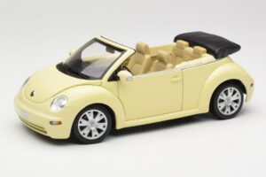 Volkswagen Beetle Kabriolet Rumena Gate 1:18 VW24108 Kovina