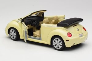 Volkswagen Beetle Kabriolet Rumena Gate 1:18 VW24108 Kovina – slika 5 od 8